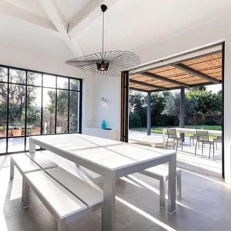 Luxury 14 People Private Pool Bbq
